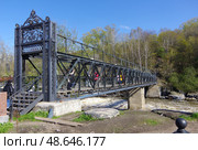 Пешеходный мост через реку Белую в Белорецке, Башкирия, Россия. Редакционное фото, фотограф Алексей Иванов / Фотобанк Лори