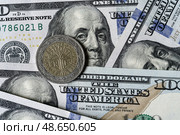 Close-up of a euro coin on US 100 dollar bills in focus. Стоковое фото, фотограф Емельянов Евгений Викторович / Фотобанк Лори
