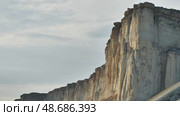 White rocky mountain landscape spreading beneath overcast skies in belogorsk, crimea, revealing rugged terrain and dramatic geological features. Стоковое видео, видеограф Mikhail Davidovich / Фотобанк Лори