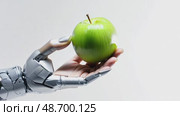 A robot hand holding a fresh green apple closeup. Стоковое AI-видео, аниматор ALLA YURTAYEVA / Фотобанк Лори