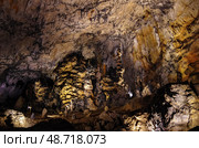 Туристическая тропа в пещере Барадла( Baradla) в Аггтелеке (Aggtelek), Венгрия. Стоковое фото, фотограф Дымов Игорь / Фотобанк Лори