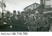 Встреча советских и американских военных в Чехословакии в мае 1945 г. Стоковое фото, фотограф Retro / Фотобанк Лори