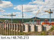 Строительство Усть-Среднеканской ГЭС на Колыме (2012 год). Редакционное фото, фотограф Павел Просянов / Фотобанк Лори