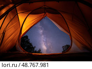 A tent with a view of the stars and a milky way. Стоковое AI-изображение, AI-художник Ярославский Максим / Фотобанк Лори