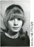 Девушка с чёлкой, фотопортрет, 1960-1970-е гг, СССР. Стоковое фото, фотограф Retro / Фотобанк Лори