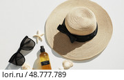 essentials summer items white background ai generated. Стоковое AI-изображение, AI-художник Vectorwin / Фотобанк Лори