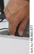 Disconnecting Power Cable from NEMA Plug, Removing Electrical Cord from Outlet, Unplugging Power Connector, Safe Handling of American and Latin Power Systems, Energy Disconnection Demonstration. Стоковое видео, видеограф ALEJANDRO PEREZ ALVARES / Фотобанк Лори