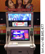 Okara Studio karaoke mini room at AEON Mall Binh Tan in Ho Chi Minh City, Vietnam (2019 год). Редакционное фото, фотограф Александр Подшивалов / Фотобанк Лори