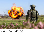 Военнослужащий инженерно-саперного подразделения во время разминирования поля. Стоковое фото, фотограф Александр Река / ТАСС / Фотобанк Лори