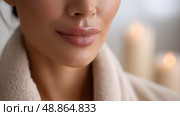 Close-up of lips with soft lighting highlighting natural beauty. Крупный план губ при мягком освещении, подчеркивающем естественную красоту. Стоковое AI-изображение, AI-художник Katsiaryna Repich / Фотобанк Лори
