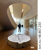 Installation Broken Time in the National Library of Israel. Редакционное фото, фотограф Irina Opachevsky / Фотобанк Лори