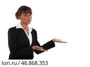 Businesswoman directing attention. Стоковое фото, агентство Ingram Publishing / Фотобанк Лори
