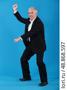 Senior businessman pretending to ride horse. Стоковое фото, агентство Ingram Publishing / Фотобанк Лори