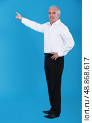 Man pointing to an invisible object. Стоковое фото, агентство Ingram Publishing / Фотобанк Лори