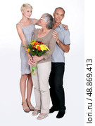 Mother with flowers. Стоковое фото, агентство Ingram Publishing / Фотобанк Лори