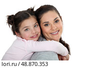 Mother daughter portrait. Стоковое фото, агентство Ingram Publishing / Фотобанк Лори