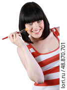 a brunette woman with a make-up pencil. Стоковое фото, агентство Ingram Publishing / Фотобанк Лори