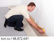Carpet fitter. Стоковое фото, агентство Ingram Publishing / Фотобанк Лори