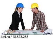 Two architects flirting. Стоковое фото, агентство Ingram Publishing / Фотобанк Лори