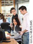 Sales team in office. Стоковое фото, агентство Ingram Publishing / Фотобанк Лори