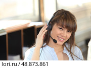 Woman with microphone and headphones. Стоковое фото, агентство Ingram Publishing / Фотобанк Лори