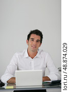 Businessman using a netbook. Стоковое фото, агентство Ingram Publishing / Фотобанк Лори