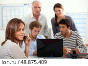 woman advising a group  of people possibly a family. Стоковое фото, агентство Ingram Publishing / Фотобанк Лори