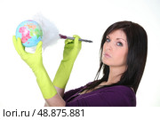 Woman dusting a globe. Стоковое фото, агентство Ingram Publishing / Фотобанк Лори