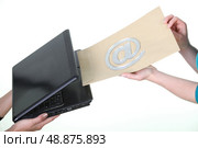 Concept shot illustrating sending an email. Стоковое фото, агентство Ingram Publishing / Фотобанк Лори