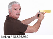 Elderly man marking wall as. Стоковое фото, агентство Ingram Publishing / Фотобанк Лори