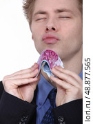 young man holding bank notes. Стоковое фото, агентство Ingram Publishing / Фотобанк Лори