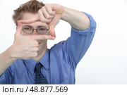 Businessman making a frame with his hands. Стоковое фото, агентство Ingram Publishing / Фотобанк Лори