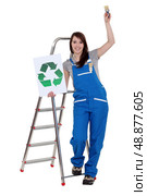 Woman stood with recycle logo and paint brush. Стоковое фото, агентство Ingram Publishing / Фотобанк Лори