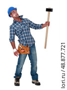 Bandaged construction worker wary of a sledgehammer. Стоковое фото, агентство Ingram Publishing / Фотобанк Лори