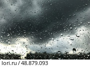 Drizzling Raindrops Clinging to Window Pane, Capturing a Grey Overcast Day. Стоковое фото, фотограф Aleksandr Golubev / Фотобанк Лори
