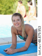 Lying by the side of the pool. Стоковое фото, агентство Ingram Publishing / Фотобанк Лори