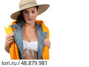 woman ready for the beach. Стоковое фото, агентство Ingram Publishing / Фотобанк Лори