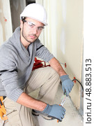 Electrician stripping a wire. Стоковое фото, агентство Ingram Publishing / Фотобанк Лори