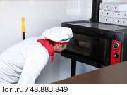 Pizza chef. Стоковое фото, агентство Ingram Publishing / Фотобанк Лори