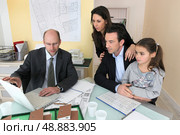 Family sitting with an architect. Стоковое фото, агентство Ingram Publishing / Фотобанк Лори