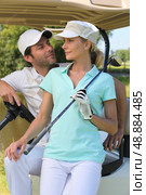 Couple in golf buggy. Стоковое фото, агентство Ingram Publishing / Фотобанк Лори