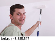 Painter with roller. Стоковое фото, агентство Ingram Publishing / Фотобанк Лори