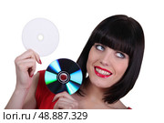 Woman holding compact discs on white background. Стоковое фото, агентство Ingram Publishing / Фотобанк Лори