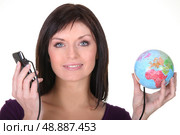 Woman holding globe and telephone. Стоковое фото, агентство Ingram Publishing / Фотобанк Лори