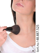 a woman applying blush. Стоковое фото, агентство Ingram Publishing / Фотобанк Лори