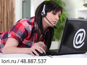 Woman using VOIP. Стоковое фото, агентство Ingram Publishing / Фотобанк Лори