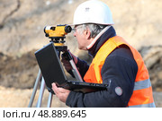 A land surveyor using an altometer. Стоковое фото, агентство Ingram Publishing / Фотобанк Лори