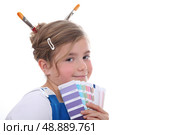 Young girl holding colour samples. Стоковое фото, агентство Ingram Publishing / Фотобанк Лори