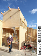carpenter at work outdoors. Стоковое фото, агентство Ingram Publishing / Фотобанк Лори