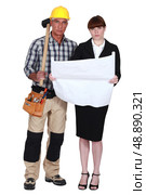 Tradesman and engineer working together. Стоковое фото, агентство Ingram Publishing / Фотобанк Лори